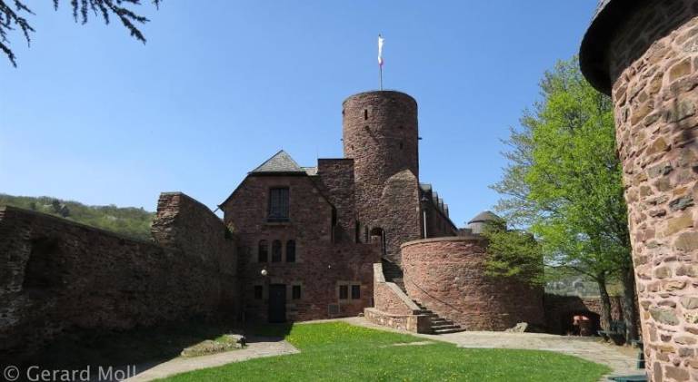 Burg Zimmer auf ca. 70 m² in Heimbach