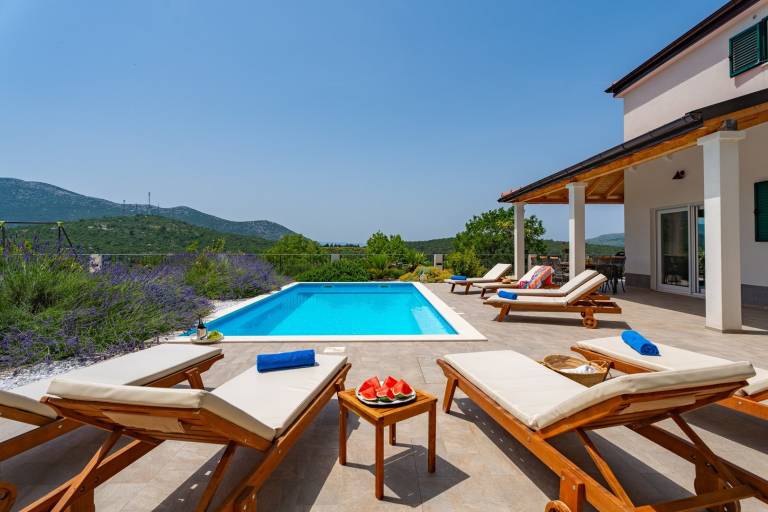Children-friendly wonderful villa with yard, patio & private pool | Mountain view | Dogs allowed in Omis