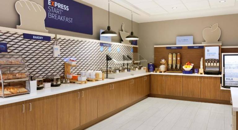 Holiday Inn Express Baltimore at the Stadiums by IHG — photo 4