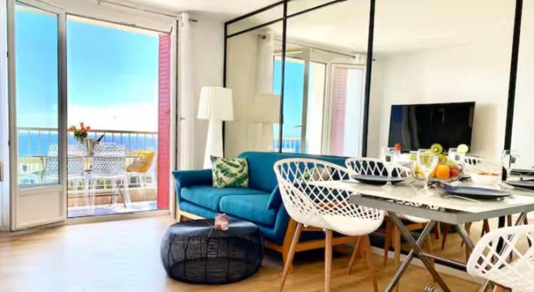 Apartment with terrace — photo 2