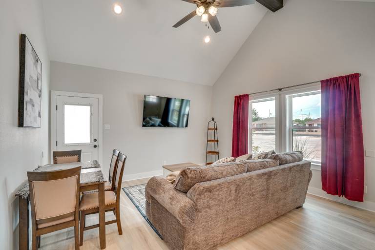 Brand-New Home 2 Mi to Shannon Med Center! — photo 4
