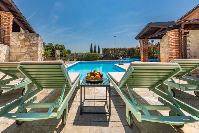 Villa with garden, private pool & terrace — photo 2