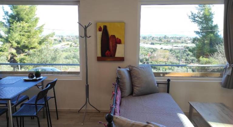 Vacation home with patio & garden — photo 5