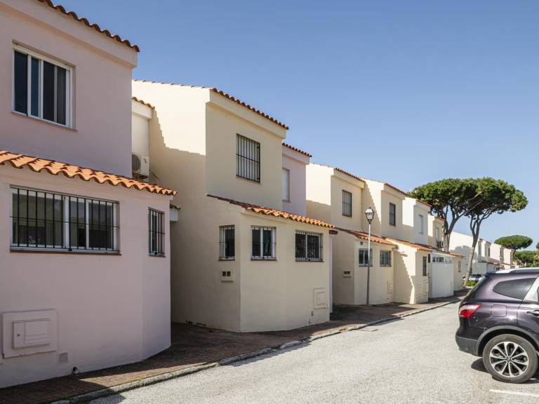 Fully equipped house with yard & pool | Close to the beach | Dogs allowed — photo 3