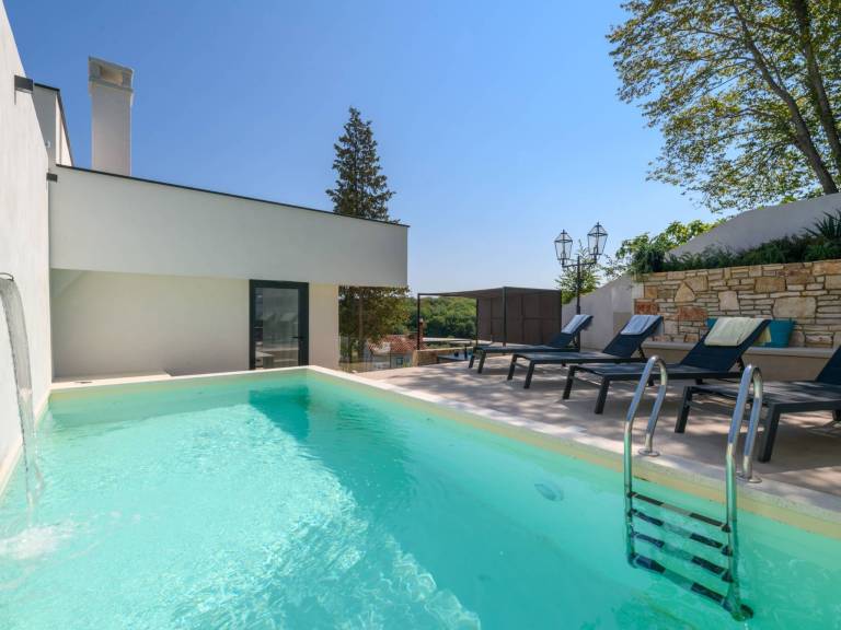 House with patio, garden & private pool — photo 2