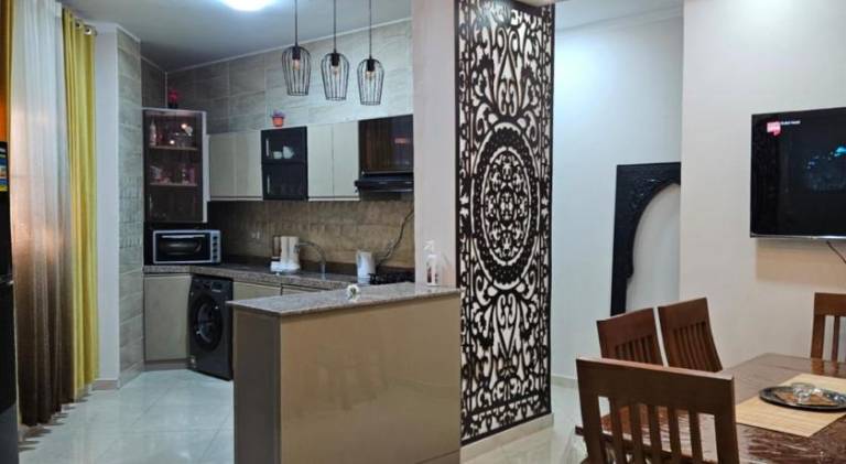 Quiet Apartment for 4, Pool View Balcony, 3 Min from Beach — photo 4