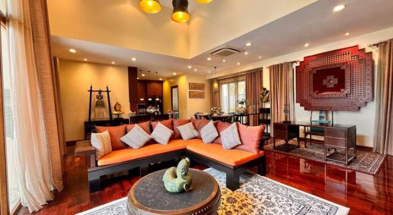 Beautiful villa with pool | Beach nearby | Pets allowed in Sattahip