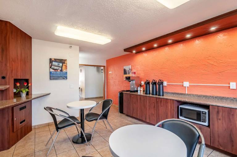 Motel 6 Naperville, IL — photo 3