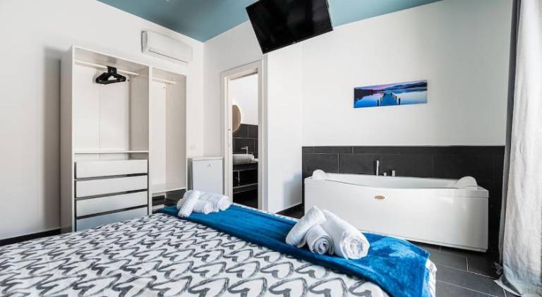Holiday apartment with hot tub | Near Bellini Garden | Pets are welcome in Catania