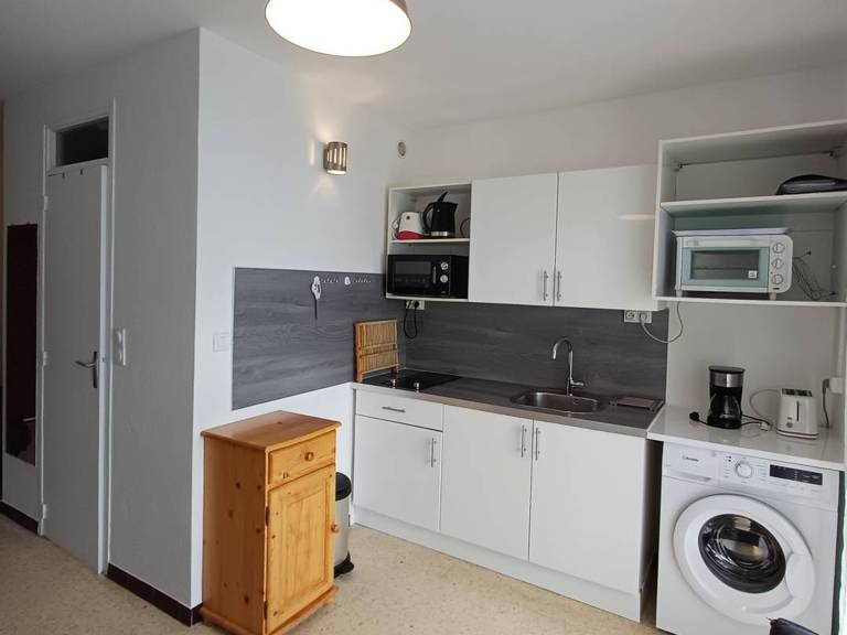 1BR on 2nd floor, near thermal baths, pets allowed — photo 3