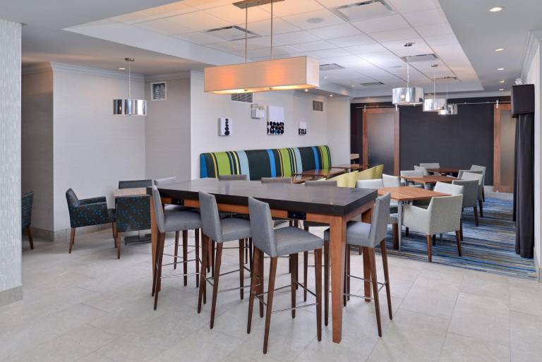 Holiday Inn Express Hotel & Suites St. Louis West-O'Fallon By IHG — photo 4