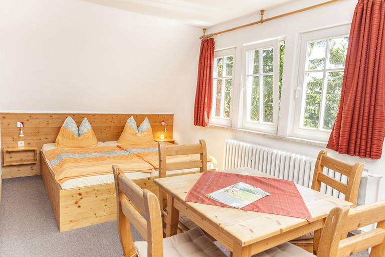 Dreibettzimmer Dusche WC ruhig