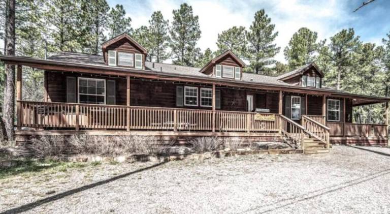Vacation home with patio, BBQ & jacuzzi in Ruidoso, NM