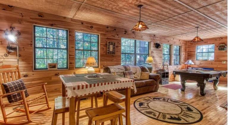 Beautiful vacation home with hot tub | Pet-friendly — photo 3