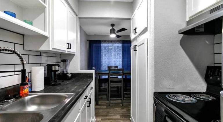 Vacation home with pool — photo 4