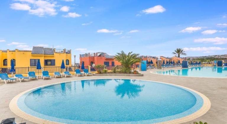 Villa with yard, barbecue & hot tub | Next to the beach | Perfect for remote work | Pets allowed — photo 3