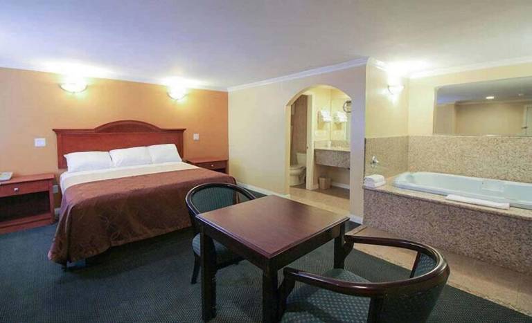 Carlton Motor Lodge — photo 2