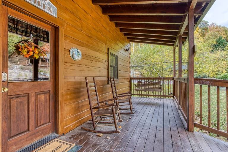Cabin with private pool — photo 4