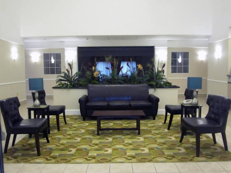 La Quinta Inn & Suites by Wyndham Norfolk — photo 5