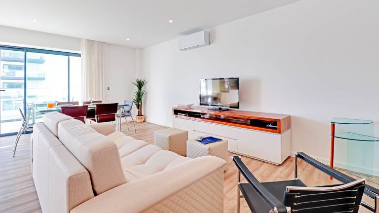 Fully equipped rental apartment with patio & pool | Beach nearby | Dogs allowed — photo 2