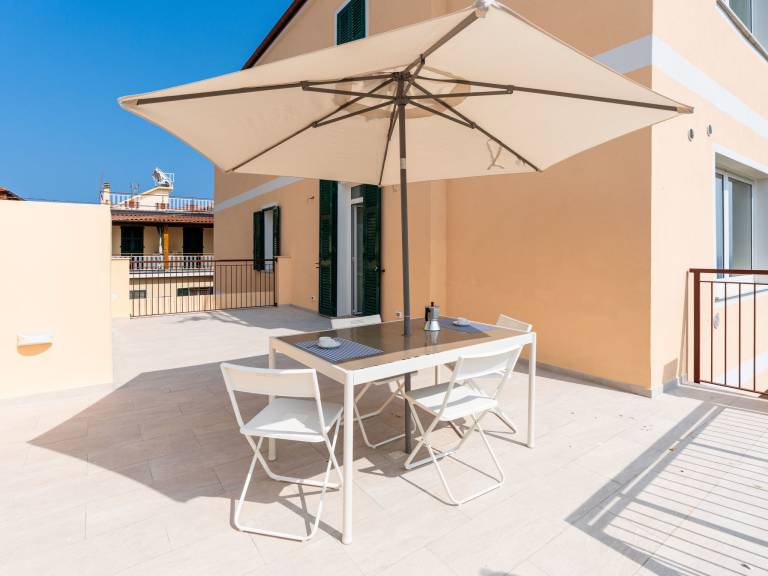 Apartment with patio | Sea view — photo 5