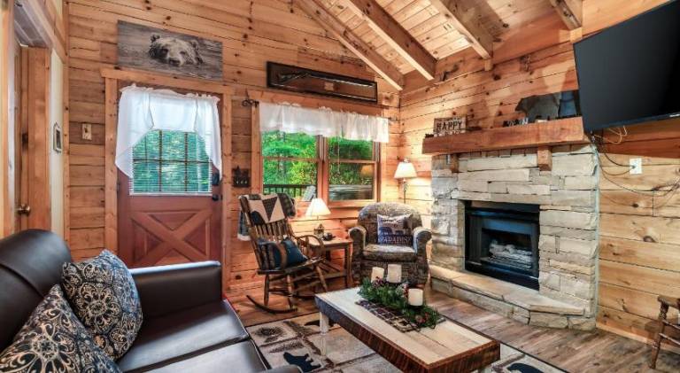 House with jacuzzi — photo 2