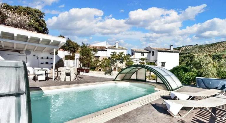 Villa with terrace, barbecue & heated pool in Loja