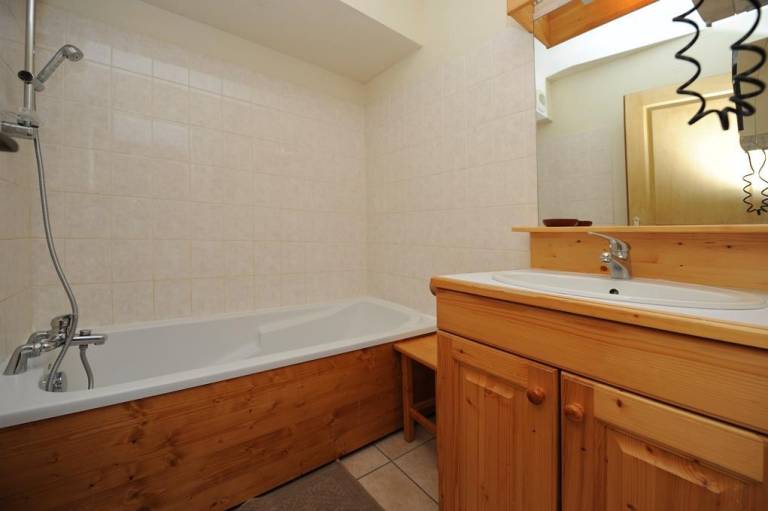 Sauna, terrace, balcony, parking, tv, 52m², Les Menuires — photo 3