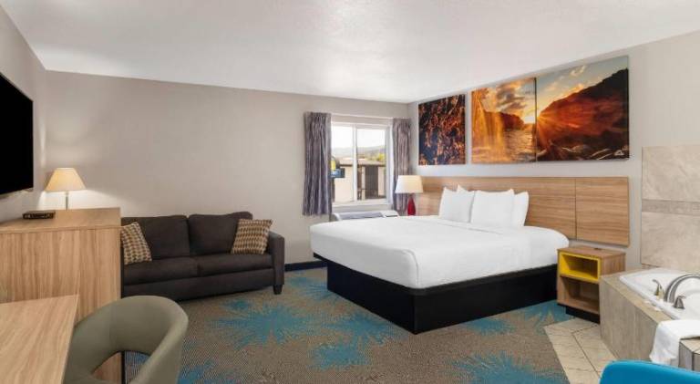Days Inn by Wyndham Canon City — photo 3