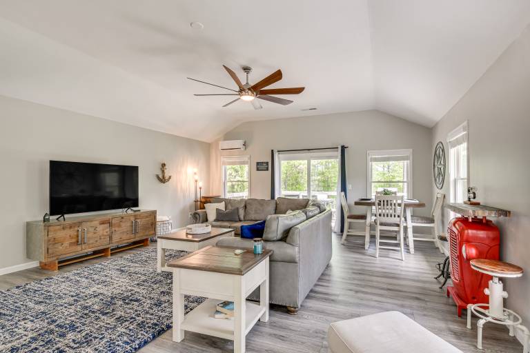 Waterfront Townville Home: Hot Tub & Lake Access! — photo 5