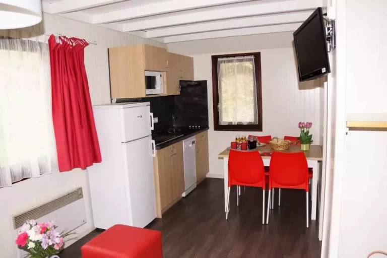 Chalet with sauna & patio — photo 3