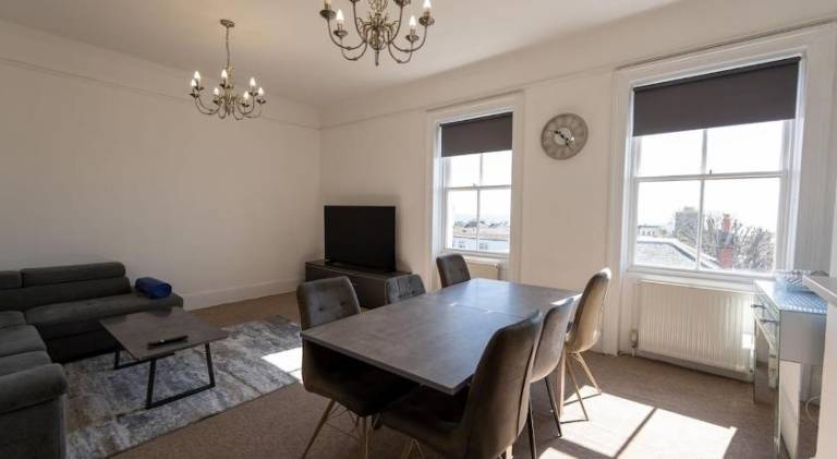 Apartment | Near British Airways i360 — photo 5