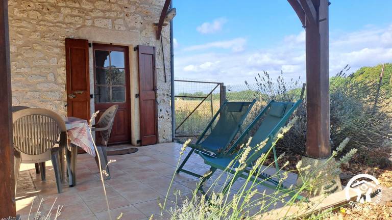 Gite with barbecue, patio & yard — photo 2