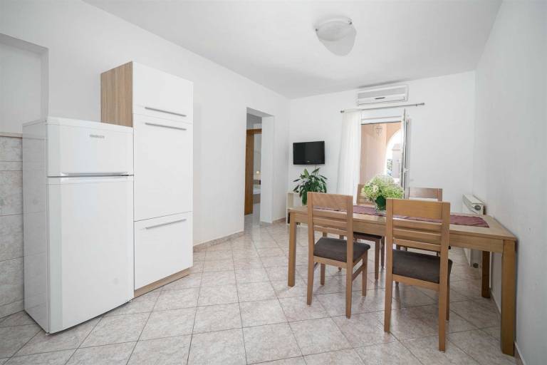 Apartment for 4 near the beach! in Vodice