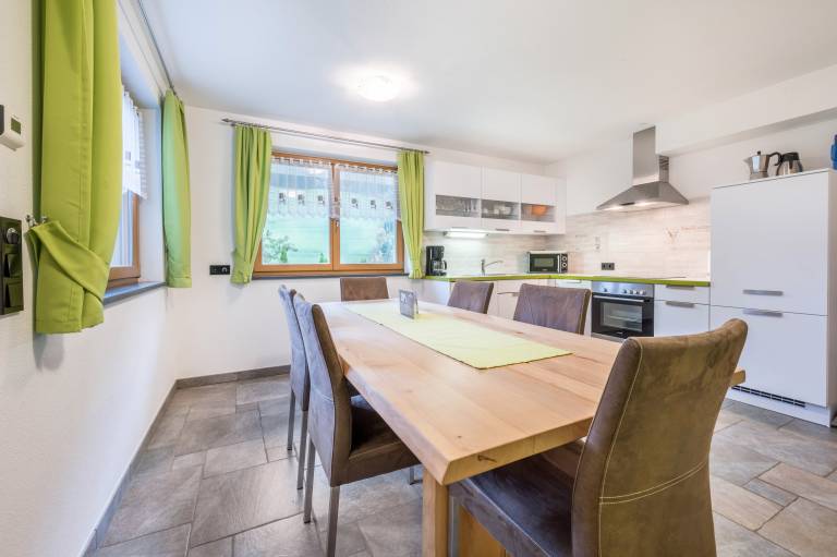 Family-oriented beautiful holiday apartment with yard, grill & hot tub | Mountain view | Pet-friendly — photo 4