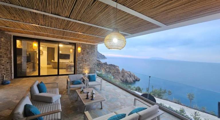 Rental apartment with patio & pool — photo 4