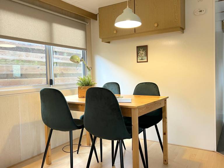 Chalet with terrace — photo 3