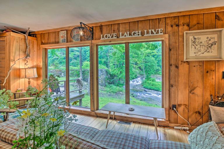 Berkshire Riverfront Ski Cabin: Close to Hiking! — photo 2