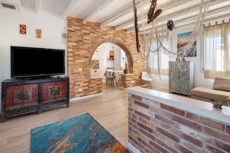 Studio Apartment 'Appartamento Brussa Beach' with Private Terrace, Wi-Fi and Air Conditioning — photo 4