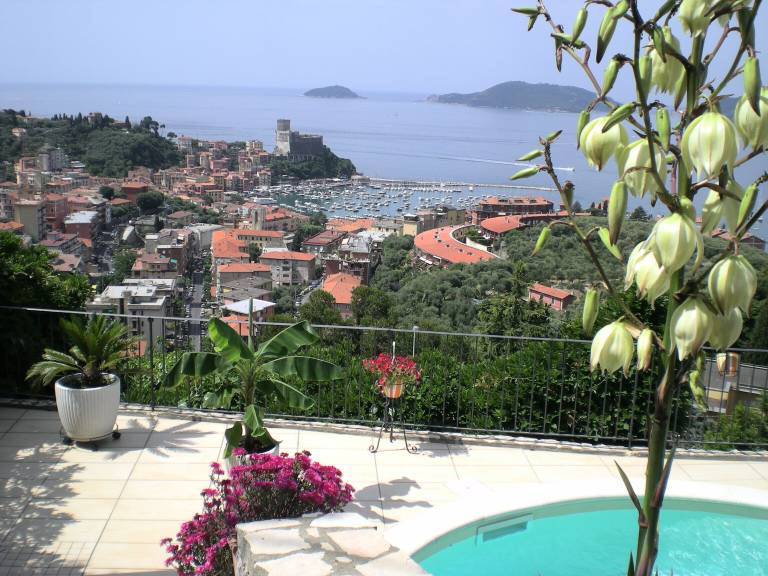 Villa  Tellaro