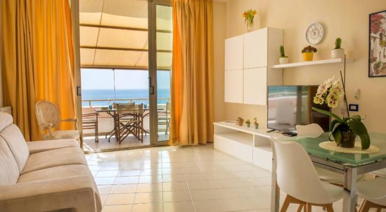 Holiday apartment with terrace, garden & private pool | Close to the beach | Dogs allowed — photo 2