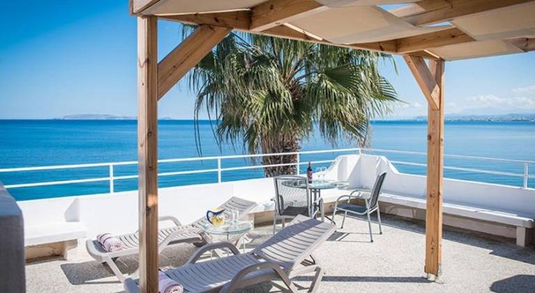 Exclusive Seaside Retreat with Shared Pool & Private Beach Access — photo 3