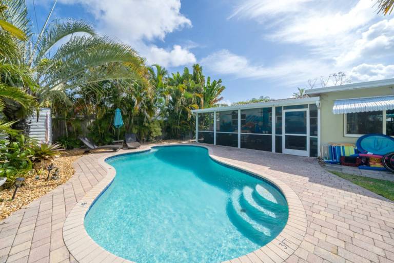 Tropical Home-Seaside w Heated Saltwater Pool — photo 3