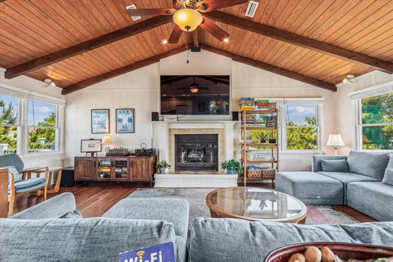 ONLY 350 Feet to beach! Pool, Hot Tub! Pool Table, Pets Welcome! — photo 3