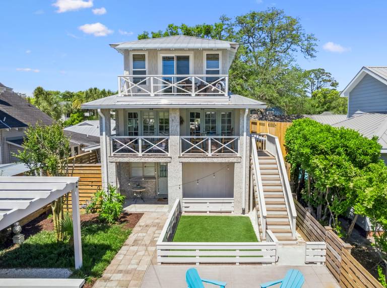 Cast-A-Waves - 1107 Ocean Blvd in St. Simons Island, GA