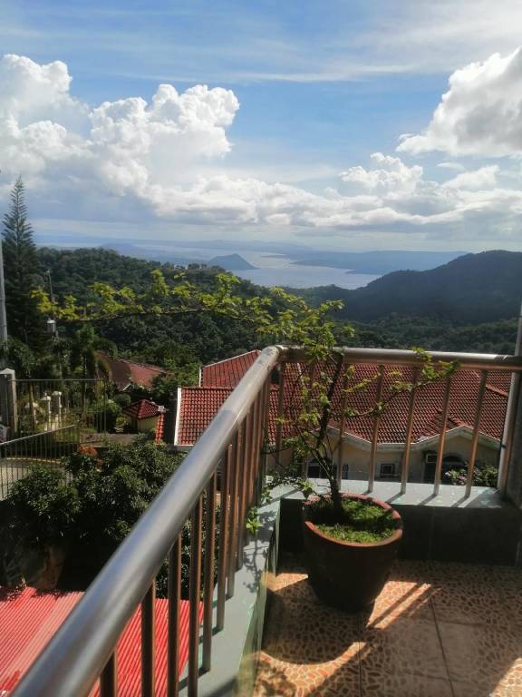 Sang Yoo Mountain View Tagaytay Hotel - Taal Lake View in Tagaytay