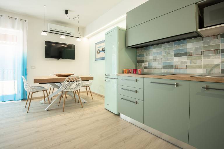 Fully equipped holiday apartment with patio & fast internet | Sea view | Close to the beach | Dogs allowed — photo 3