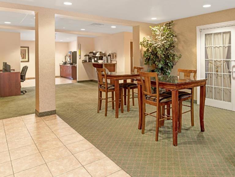 Microtel Inn & Suites by Wyndham Bellevue — photo 5