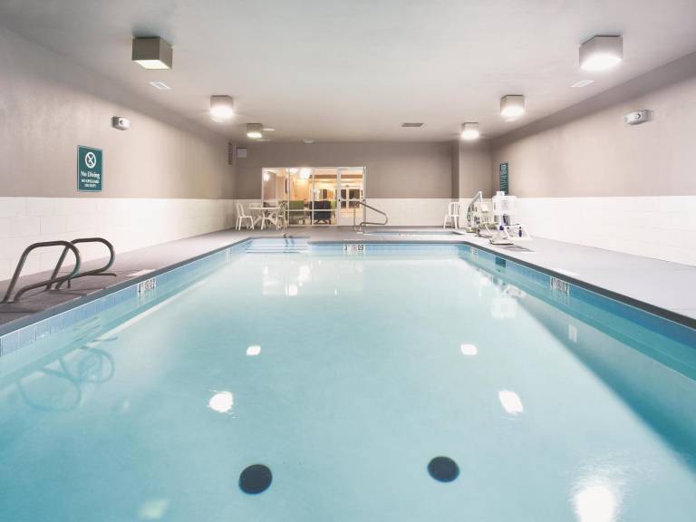 La Quinta Inn & Suites by Wyndham Roswell — photo 4