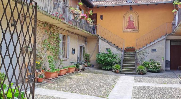 Gabbinoholidayhome Appartamento in suggestiva corte in Brunate